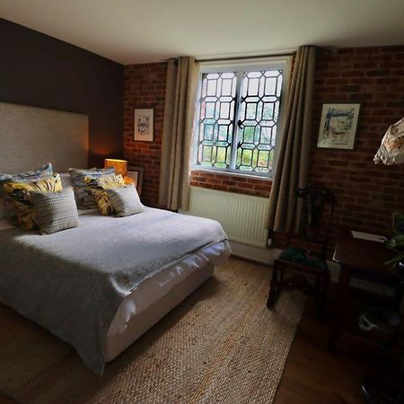 The Cholmondeley Arms Hotel Wrenbury ภายนอก รูปภาพ