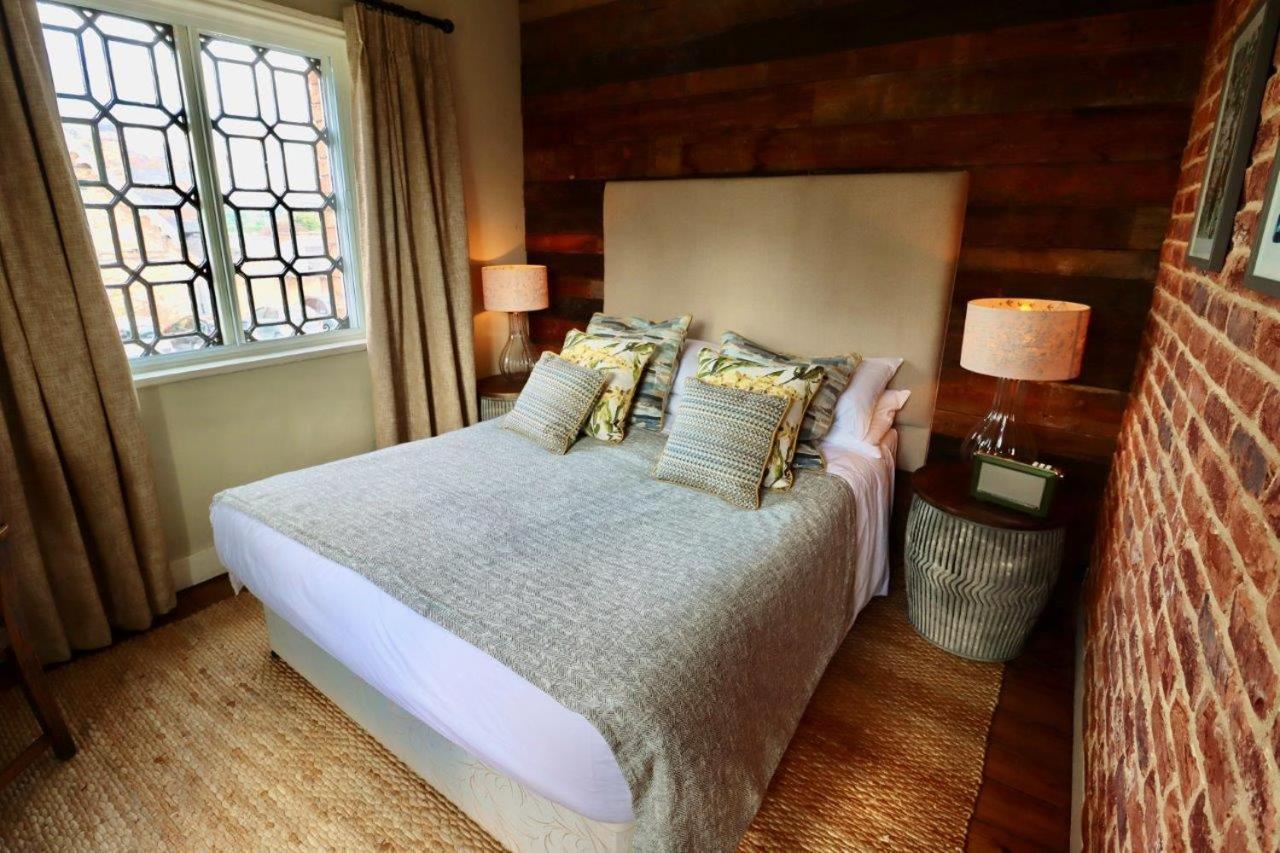 The Cholmondeley Arms Hotel Wrenbury ภายนอก รูปภาพ