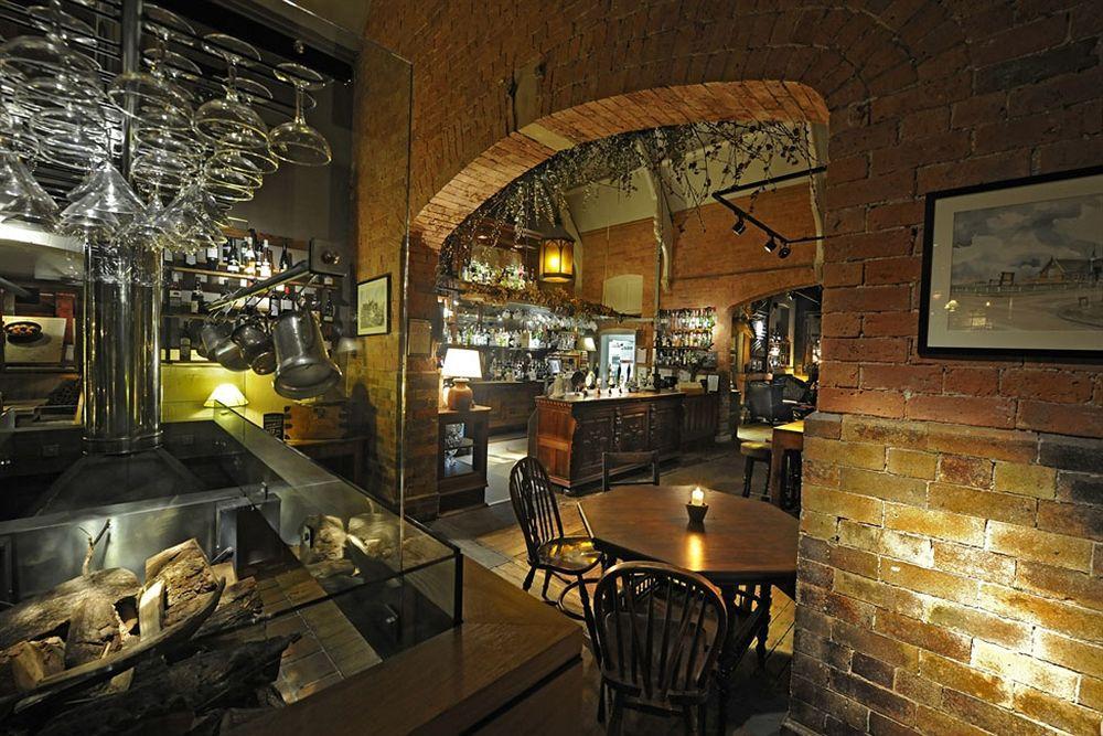 The Cholmondeley Arms Hotel Wrenbury ภายนอก รูปภาพ