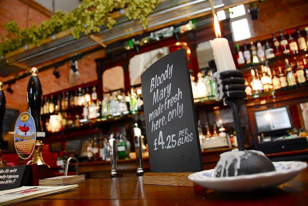 The Cholmondeley Arms Hotel Wrenbury ภายนอก รูปภาพ