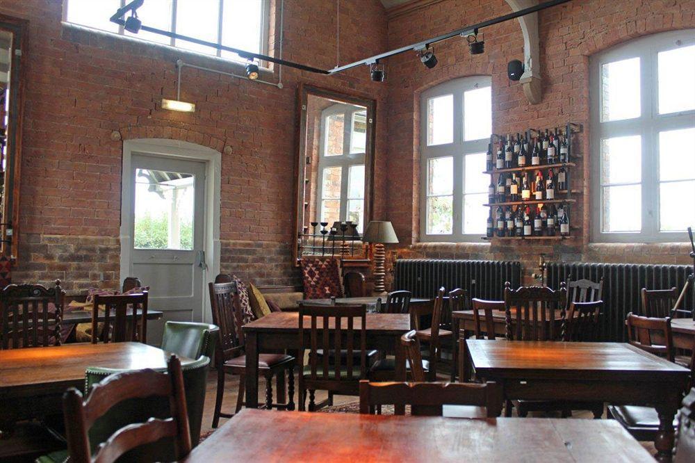 The Cholmondeley Arms Hotel Wrenbury ภายนอก รูปภาพ