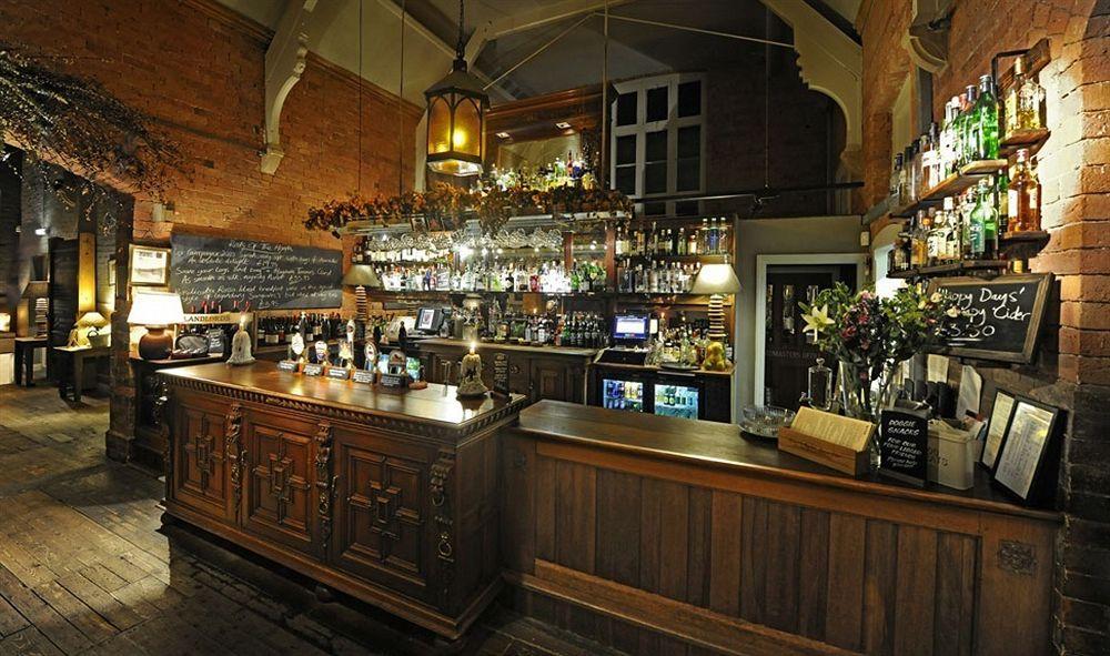The Cholmondeley Arms Hotel Wrenbury ภายนอก รูปภาพ