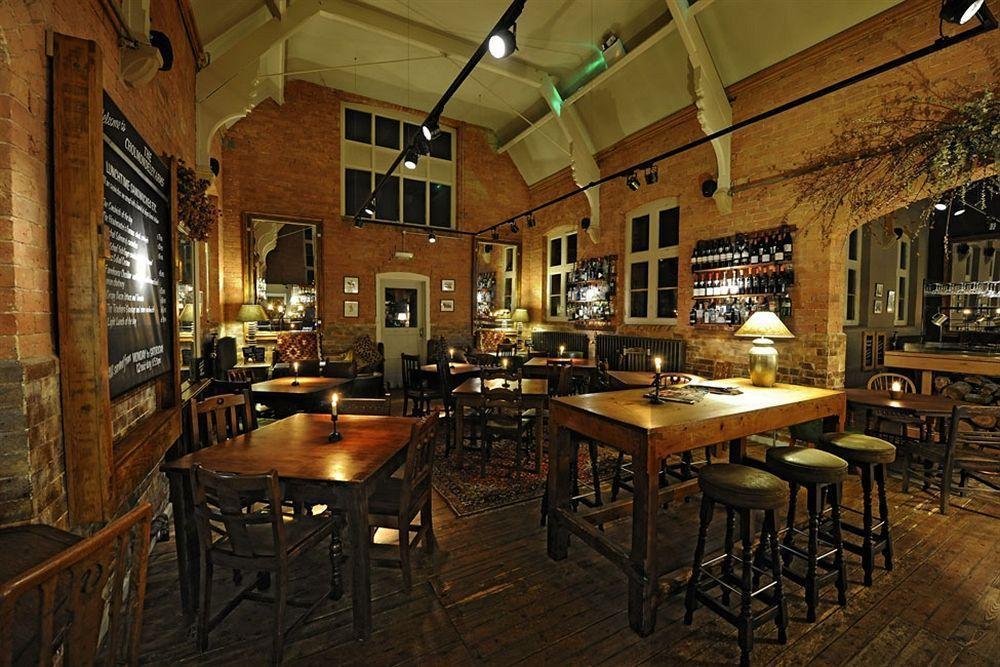 The Cholmondeley Arms Hotel Wrenbury ภายนอก รูปภาพ