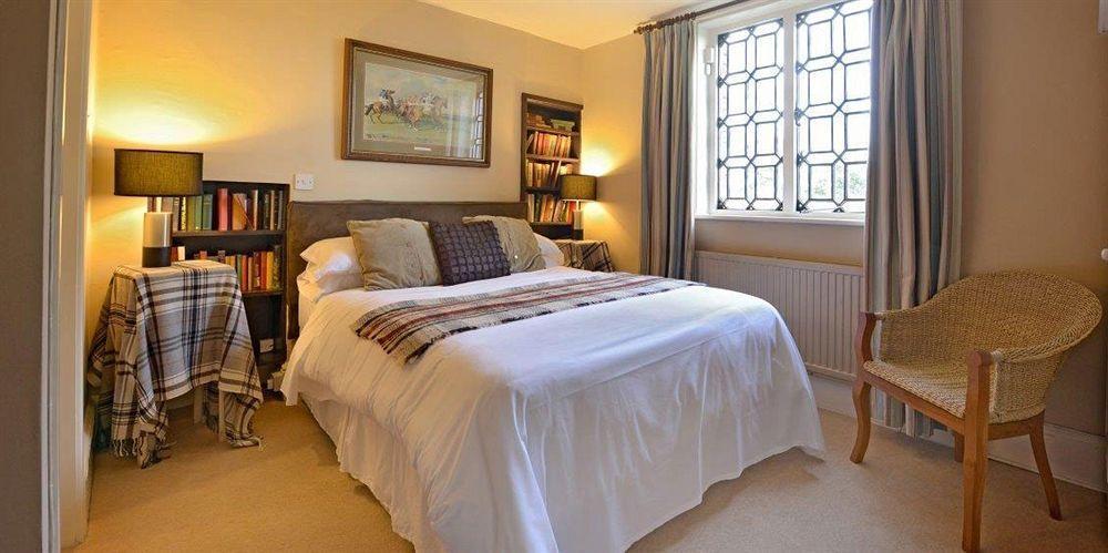 The Cholmondeley Arms Hotel Wrenbury ภายนอก รูปภาพ