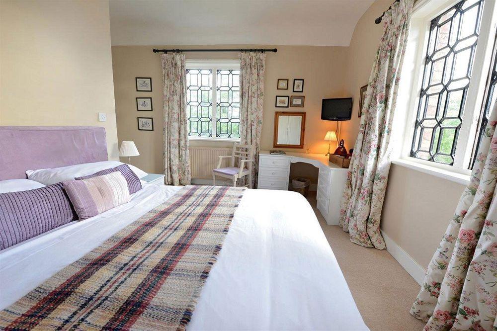 The Cholmondeley Arms Hotel Wrenbury ภายนอก รูปภาพ